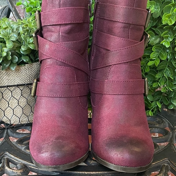 JustFab Binnae High Heeled Bootie; Burgundy Suede W/Multi-Straps & Buckles; Sz 9 - Picture 2 of 16